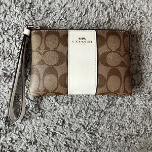 EUC Coach Corner Zip Wristlet